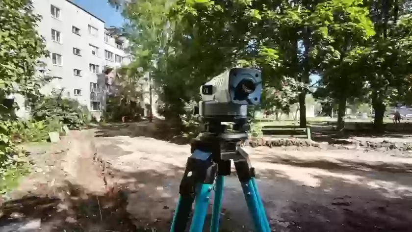 До 31 октября 2026 года в Великих Луках отремонтируют ещё девять дворов и проезд