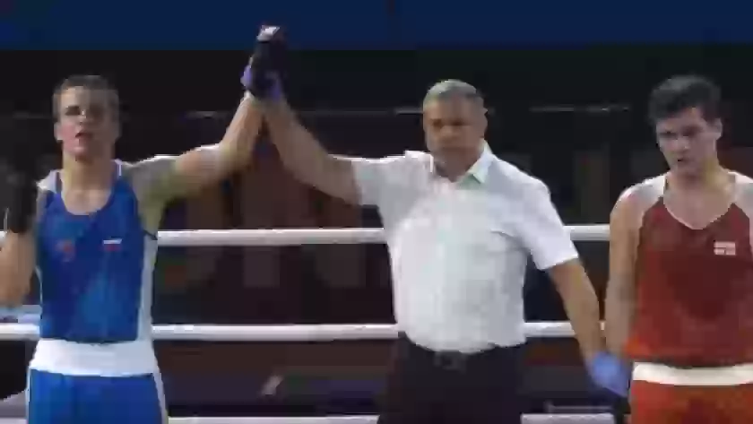 Великолукский боксёр Кирилл Коршаков вышел в полуфинал первенства Европы U19