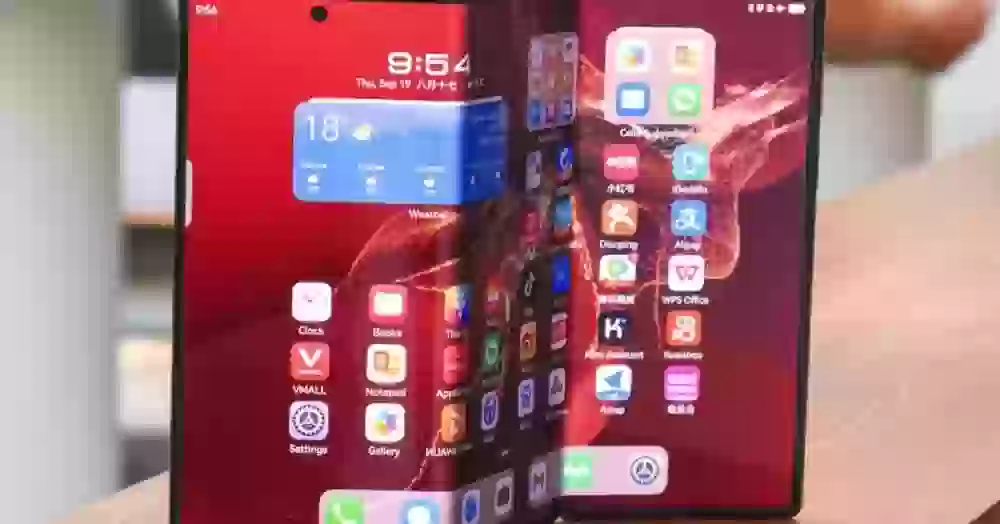 Чем Samsung Galaxy Z TriFold отличается от Huawei Mate XTs